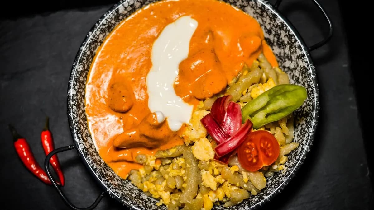 BORJÚPAPRIKÁS TOJÁSOS SZTRAPACSKÁVAL