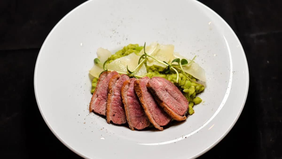 ROSÉ KACSAMELL ZÖLDBORSÓS RIZOTTÓVAL