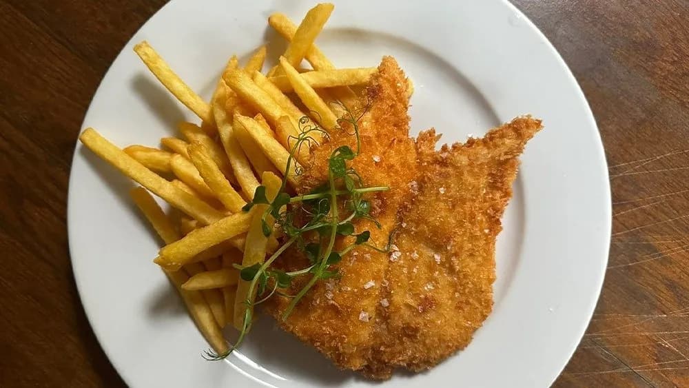 Rántott csirkemell, sült burgonya