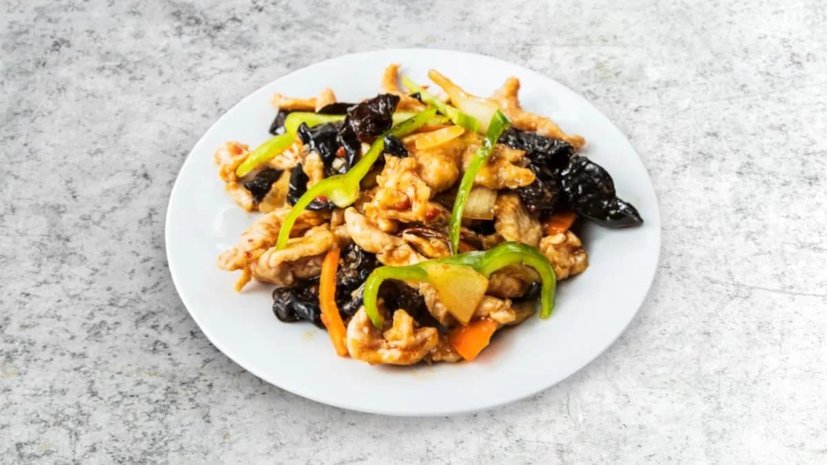 30. Csirkehús bambuszüggyel gombával (500ml)