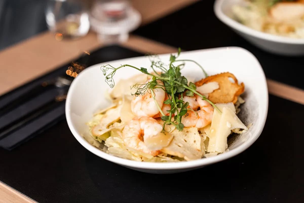 Cézár saláta garnélával