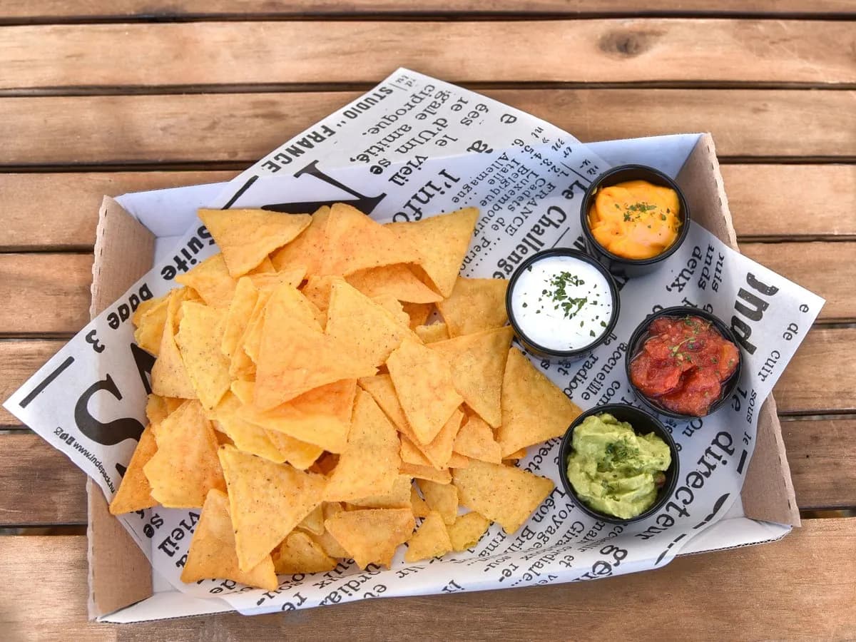 Tortilla vegyes mártogatóssa