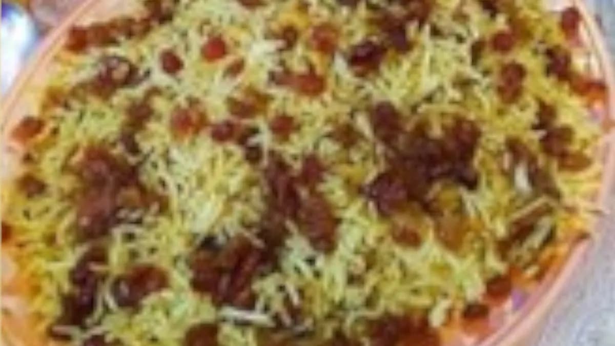 Húsos-mazsolás rizs