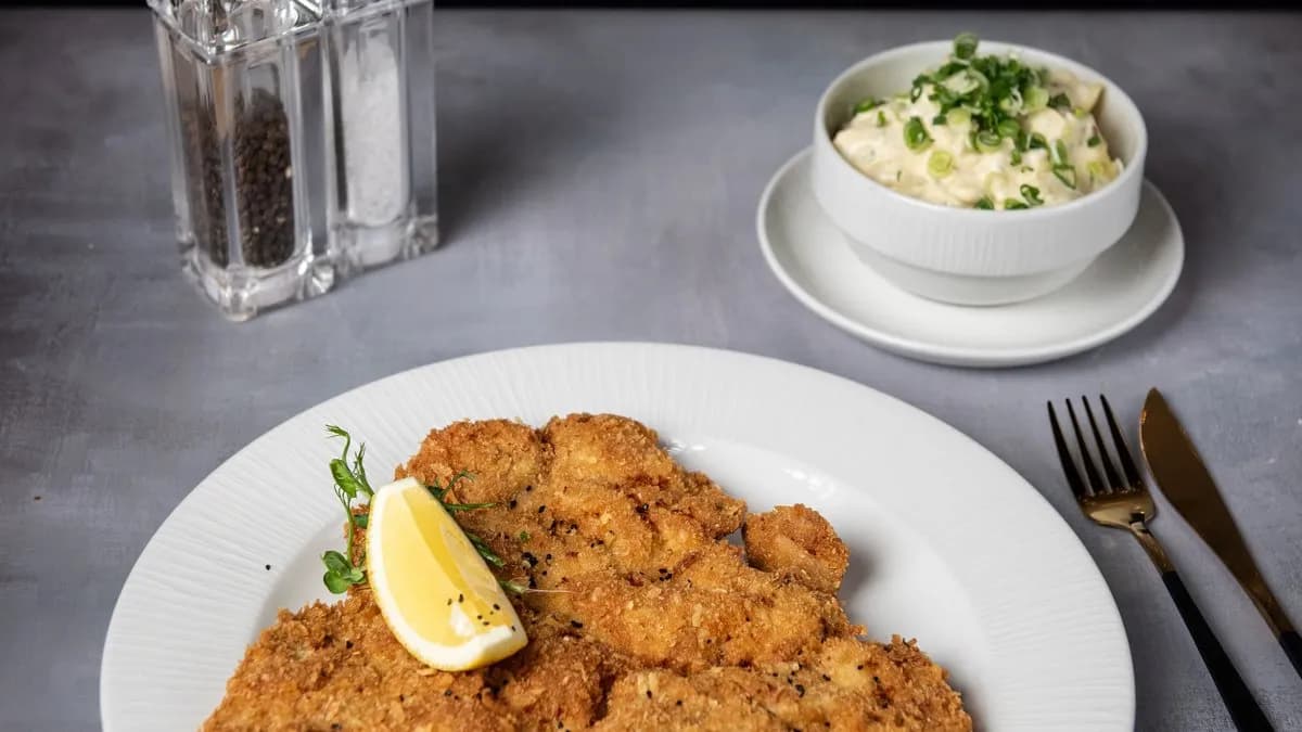 Borjú bécsi, házi majonézes burgonyasalátával