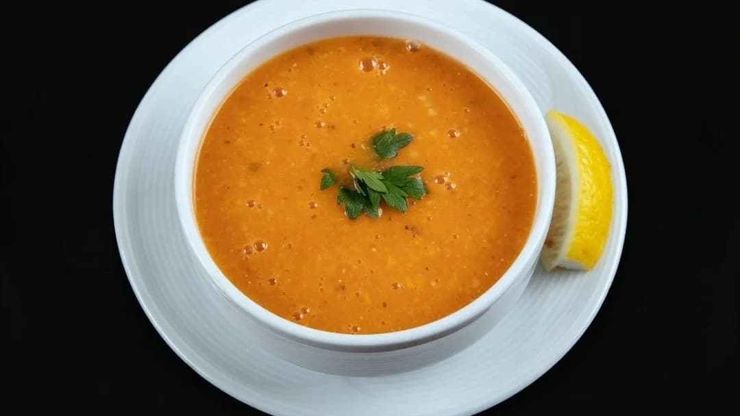 Lencseleves forró pitával