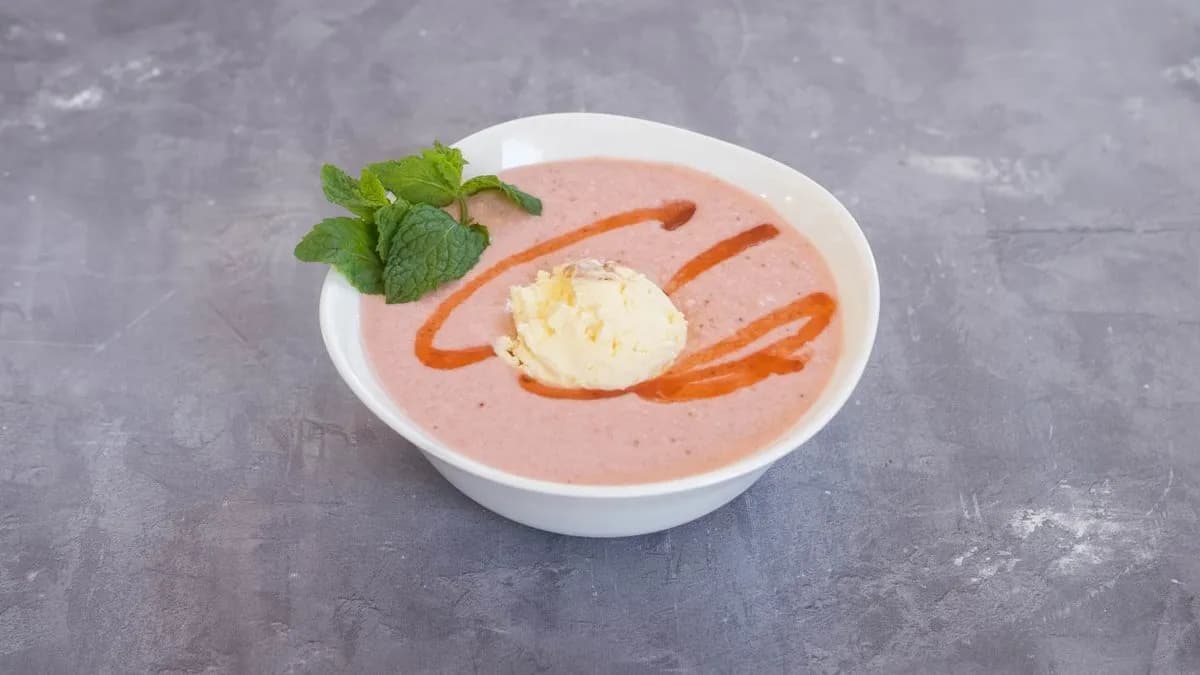 Eperkrémleves vaníliafagyival, mentával