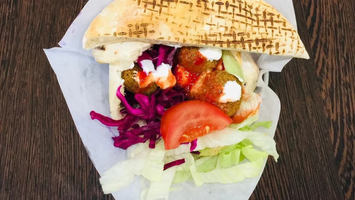 Falafel pitában
