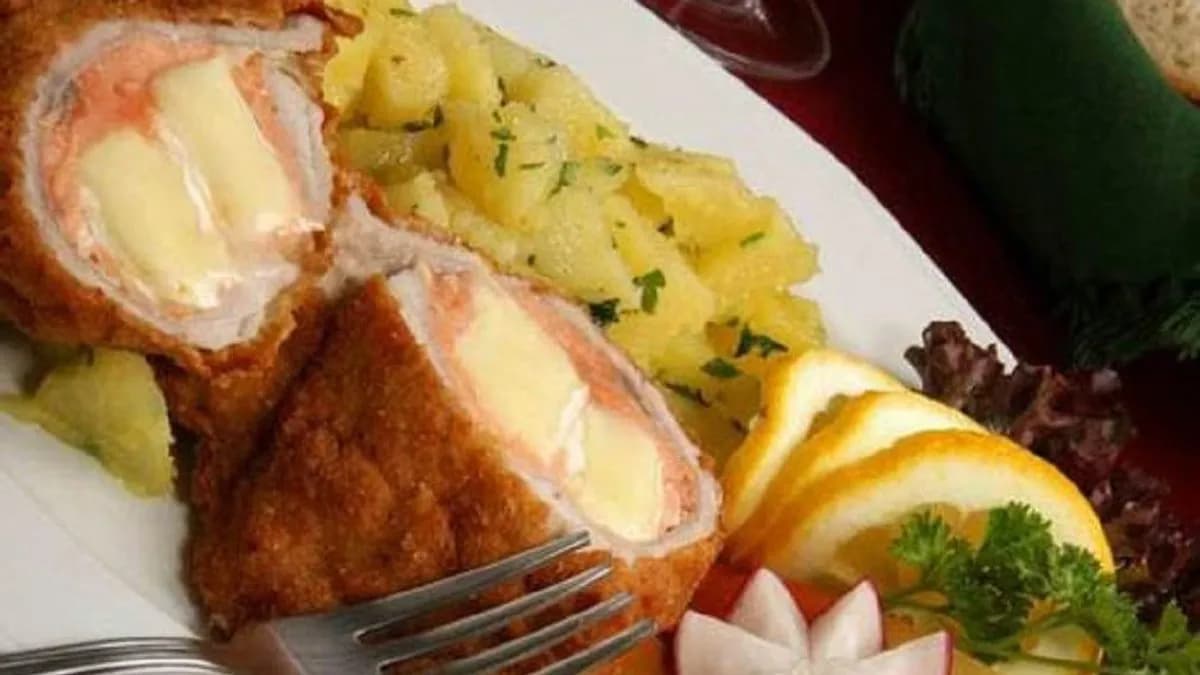 Lazaccal, camembert sajttal töltött pulykamell