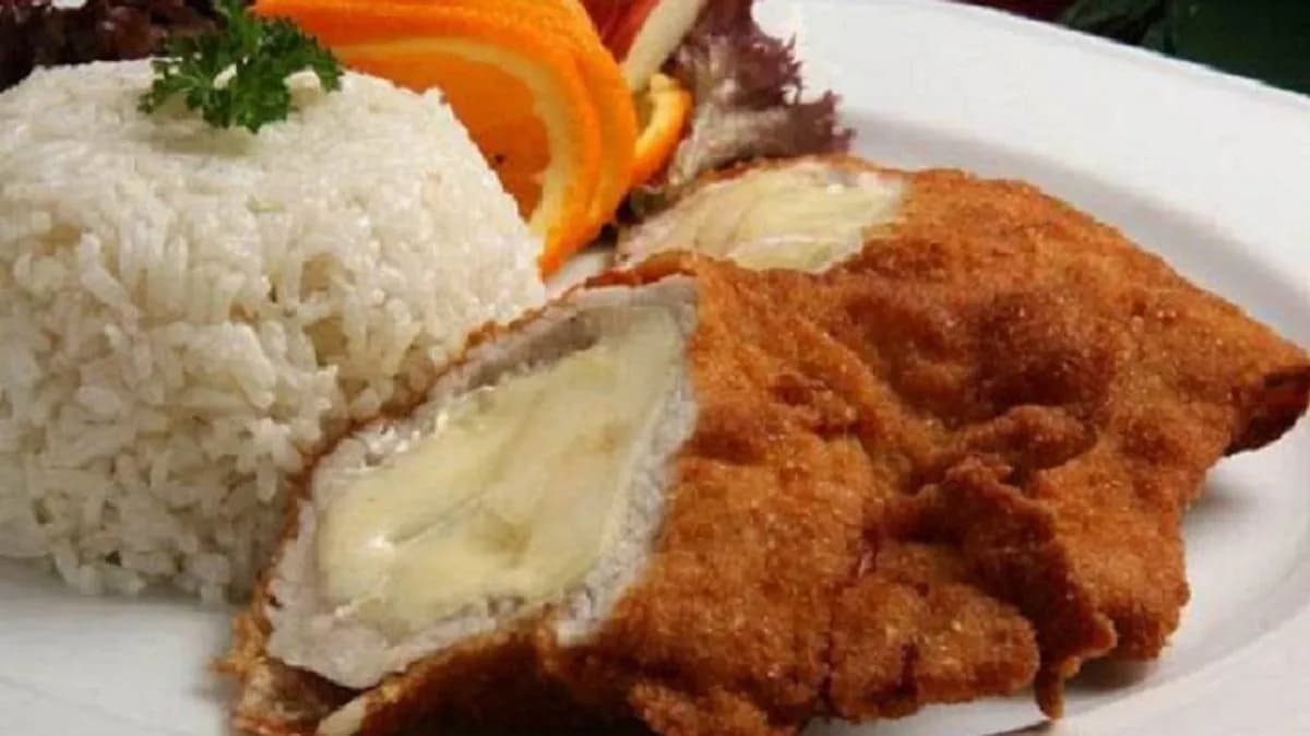 Almával, camembert sajttal töltött csirkemell