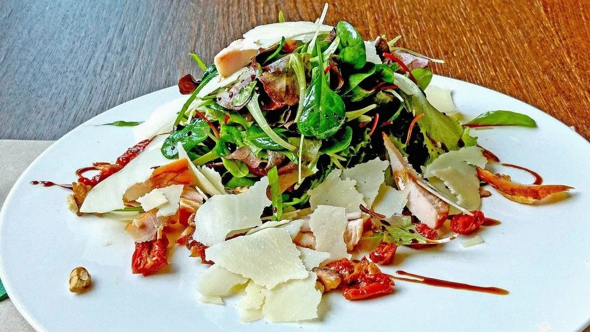 Füstölt csirkés kevert saláta