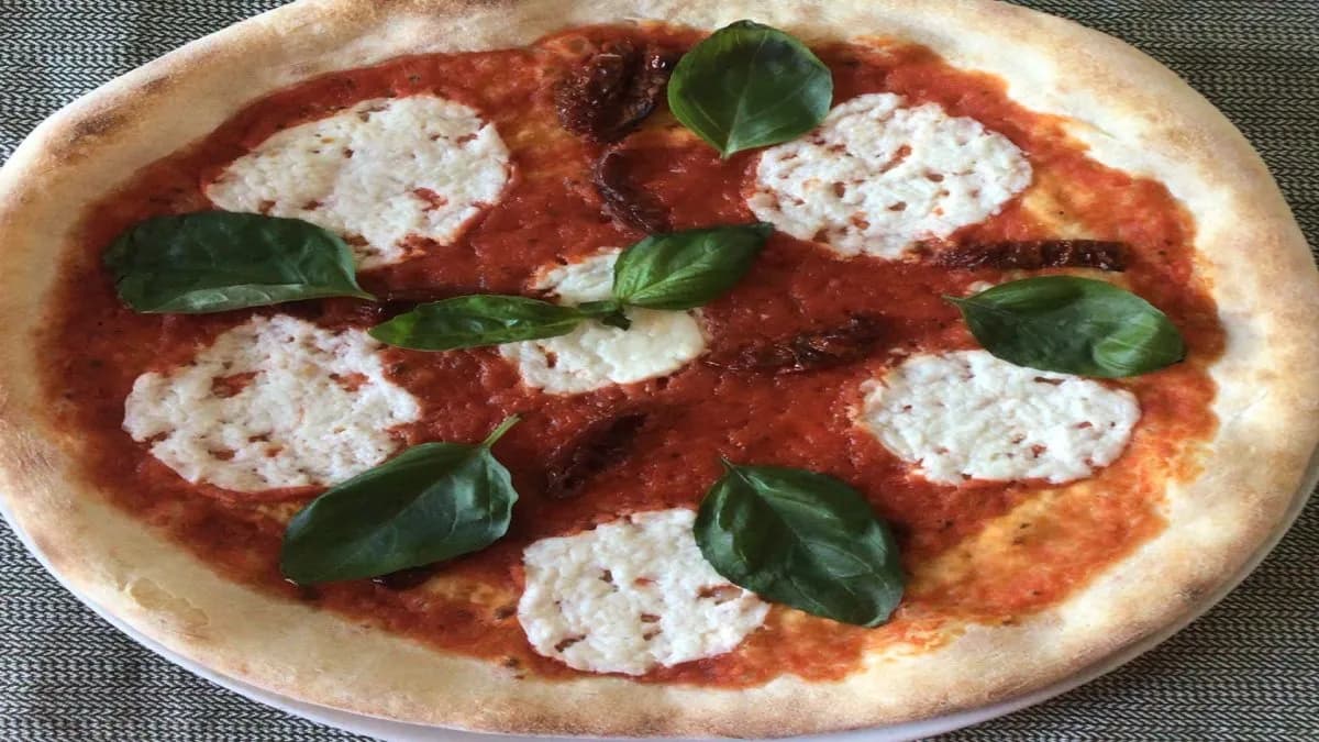 Pizza al formaggio di Capra