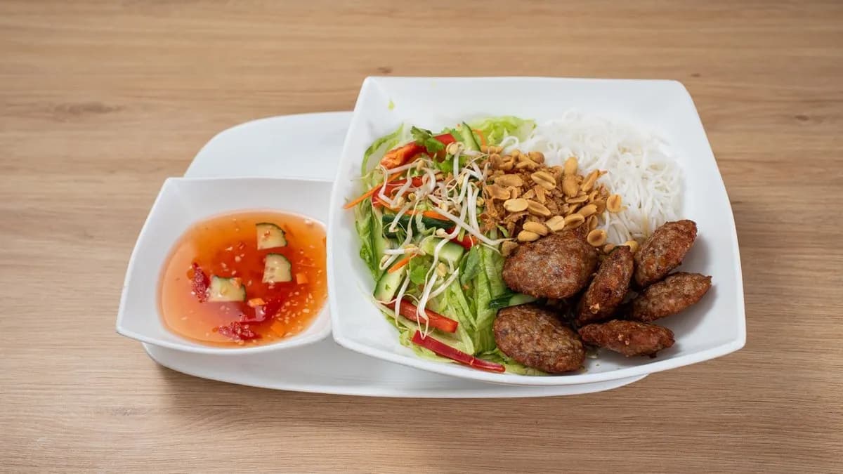 Bun saláta fasírttal