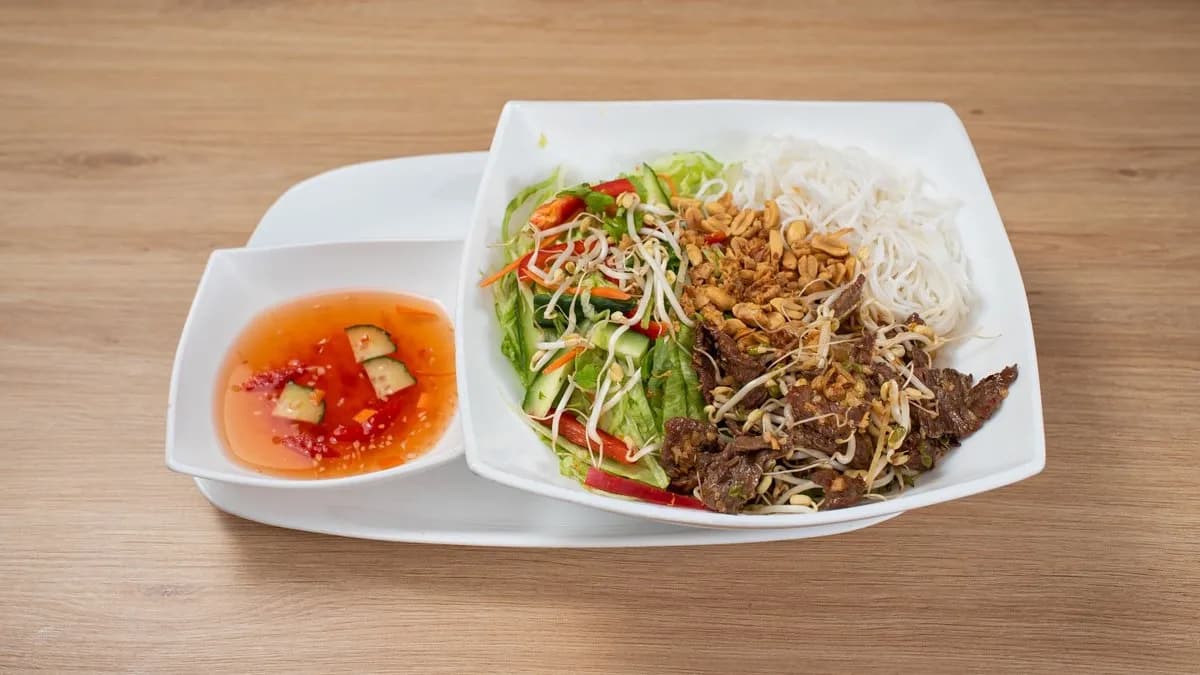 Bun saláta marhahússal