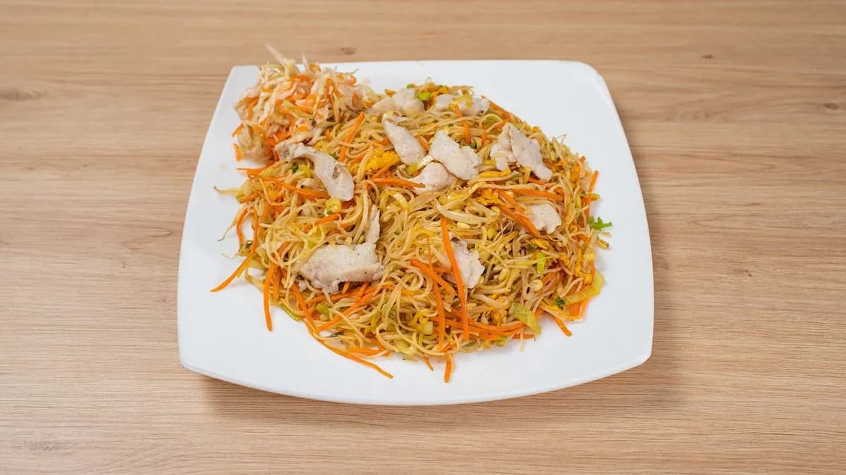 Pirított Bun tészta csirkehússal