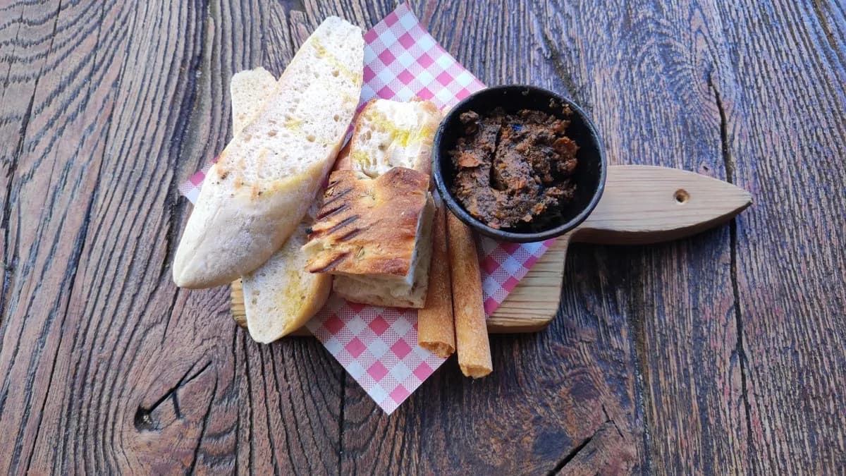 Házi Kenyerek Deszkán