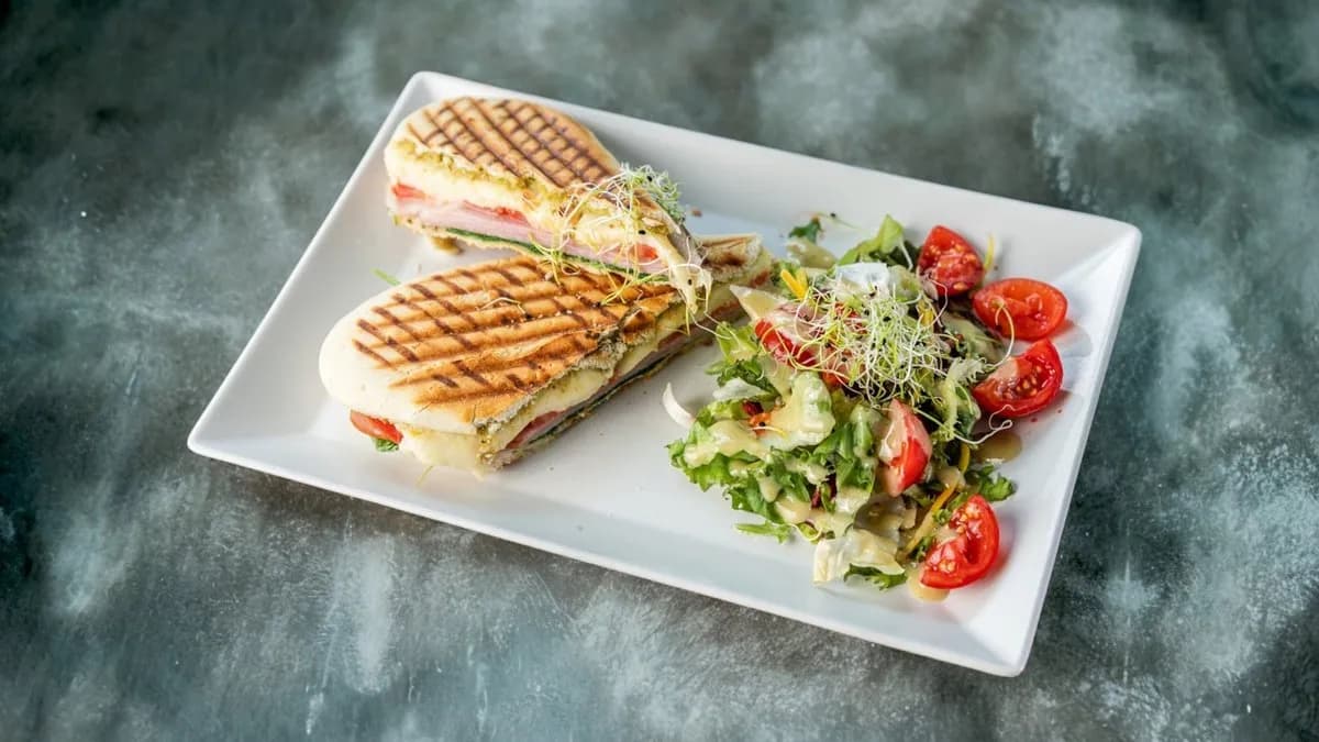 Sonkás mozzarellás panini