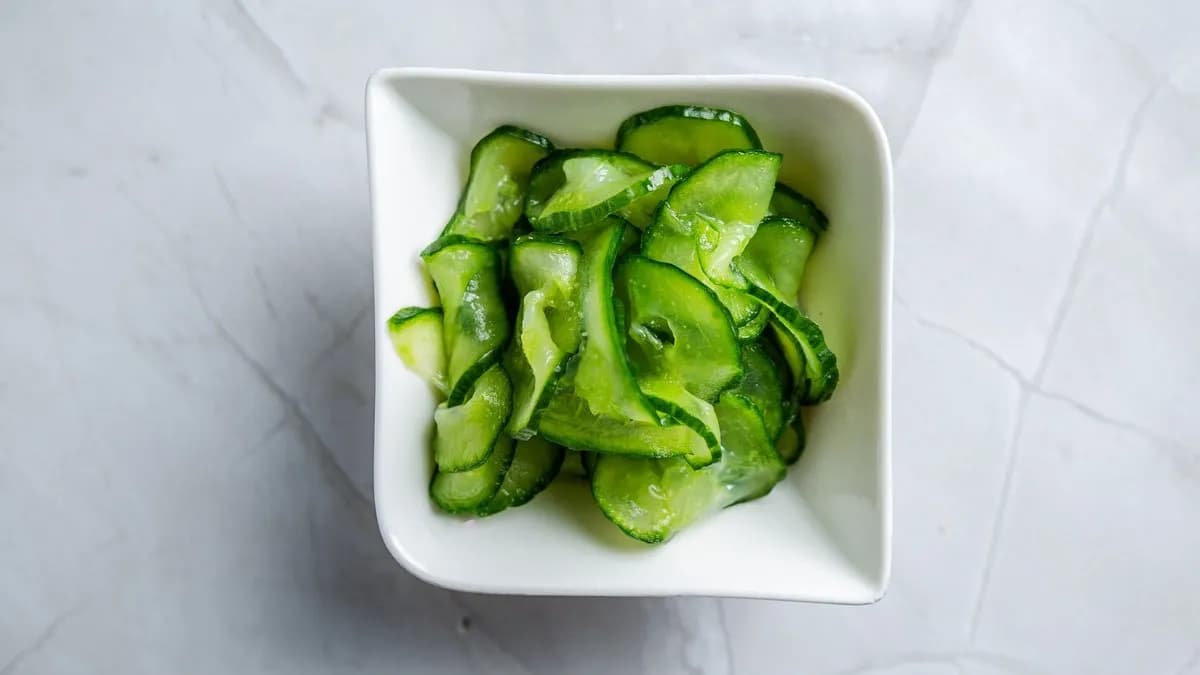 Tejfölös uborka saláta