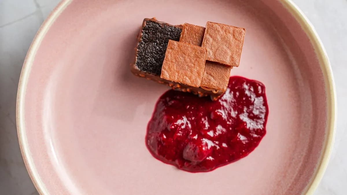 Brownie tonkababbal és meggyel