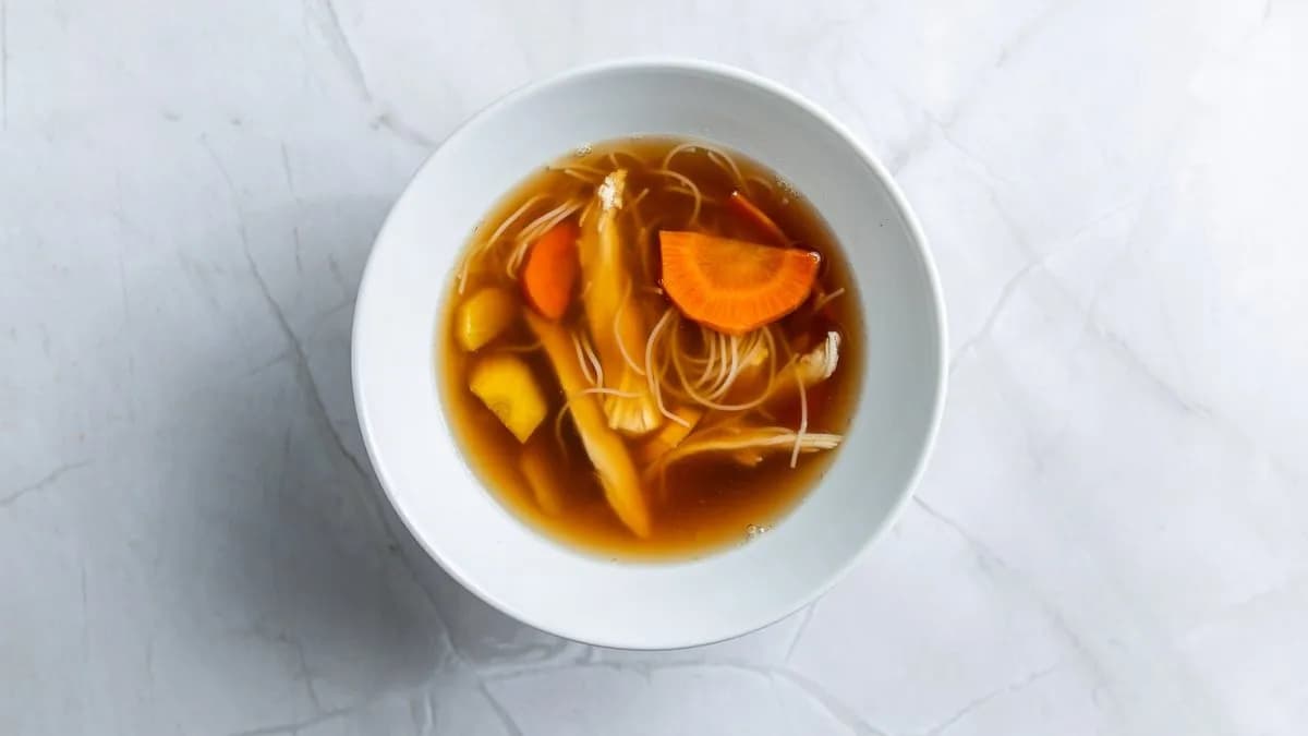 Húsleves csirkével, tésztával (gyerek adag)