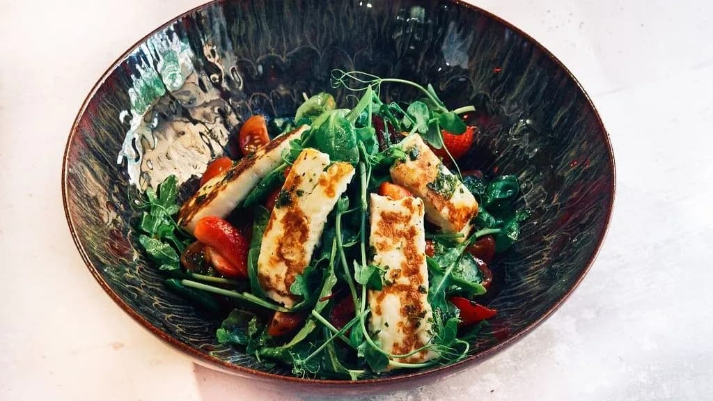 Fried Halloumi Salad
