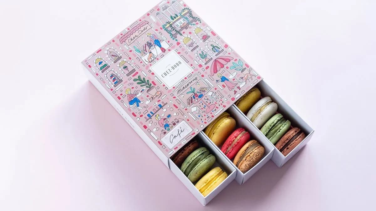 18 DB-OS MACARON VÁLOGATÁS KOLLEKCIÓS DÍSZDOBOZBAN