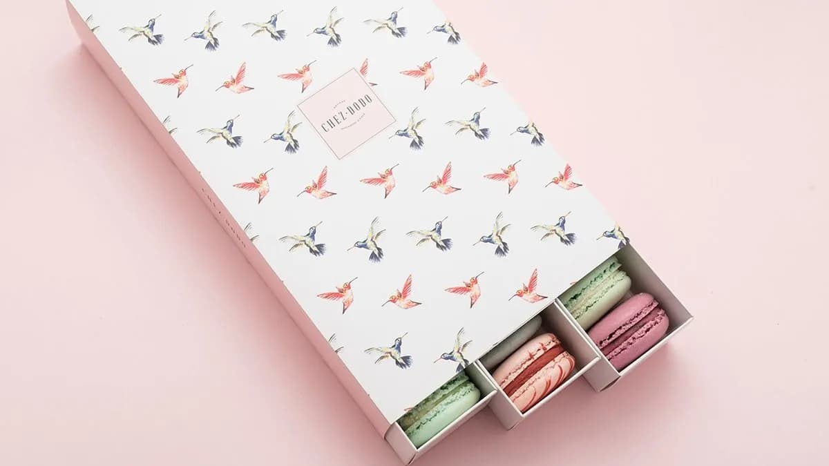 30 DB-OS MACARON VÁLOGATÁS KOLIBRIS DÍSZDOBOZBAN