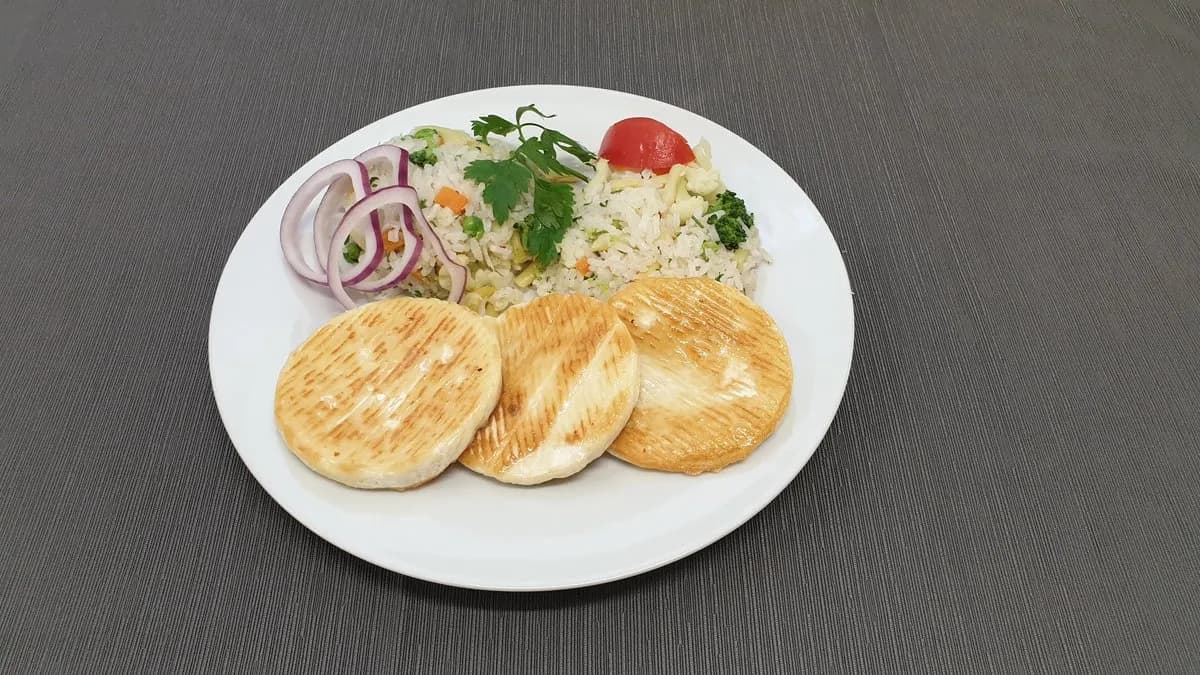 Grillezett camembert zöldséges rizzsel