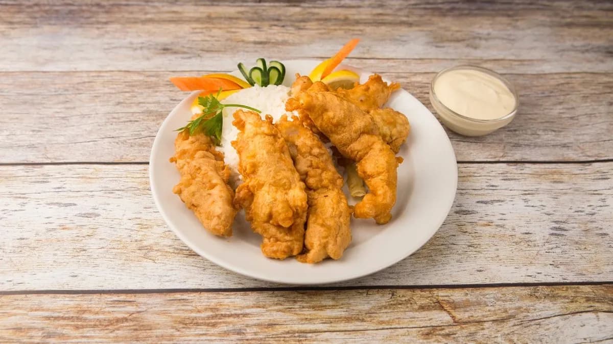 Harcsa filé csíkok Orly módra rizzsel és tartár mártással