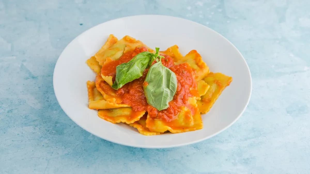 RAVIOLI SPINACI CON POMODORO