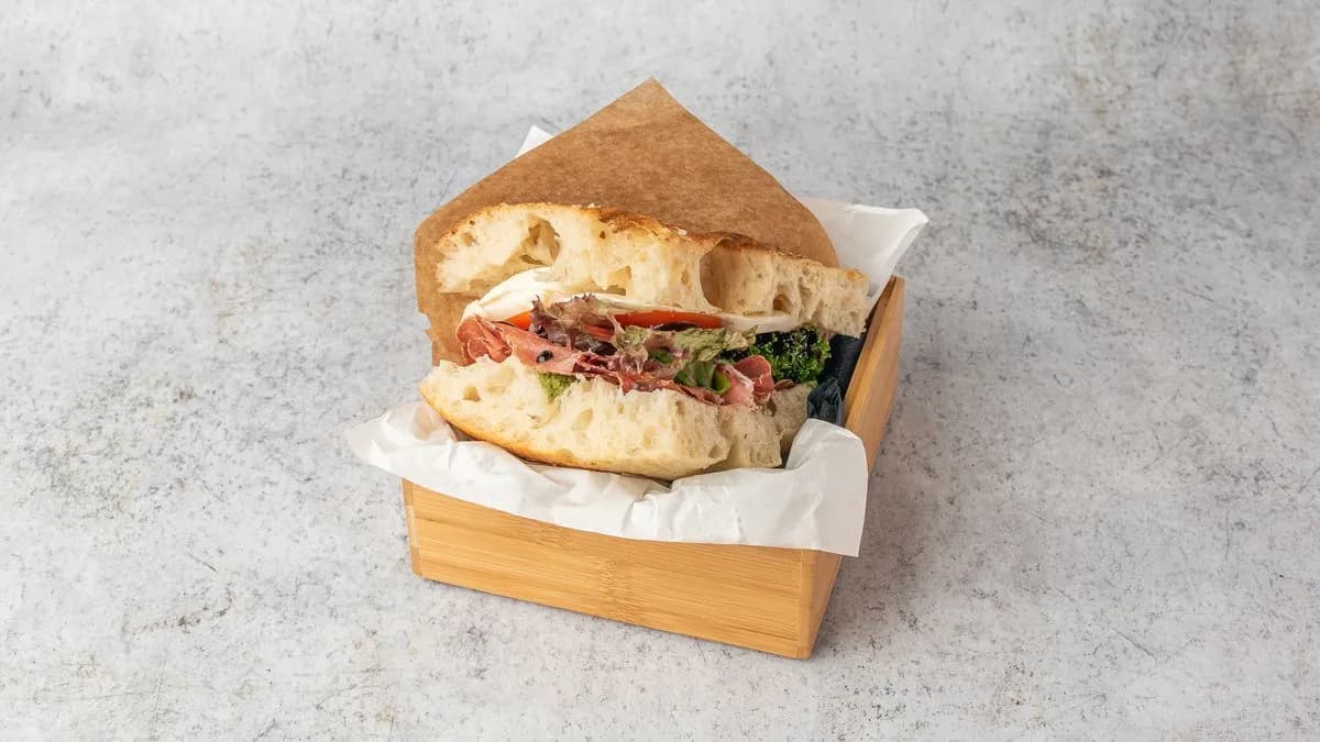 1/2 Coppa-pesto-oliva focaccia