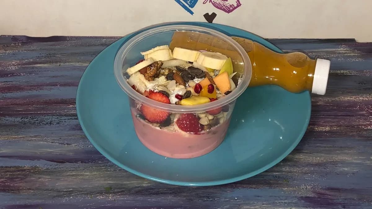 Menü V3-Smoothie bowl és egy zabtejes matcha latte