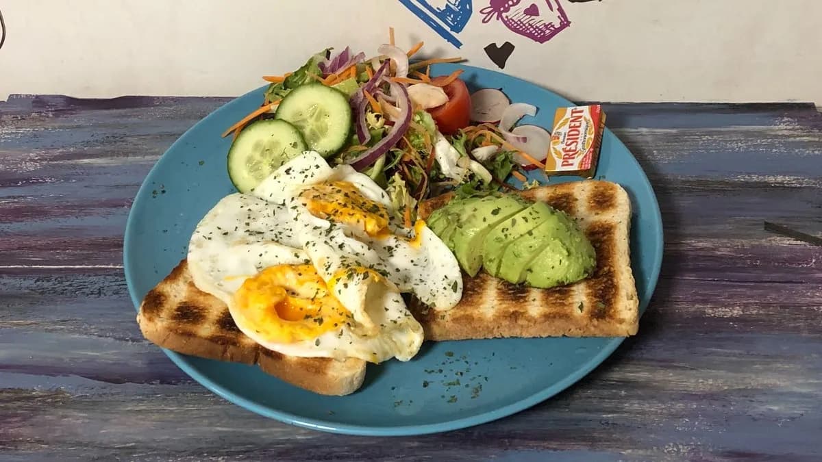 Avokádó toast tojással
