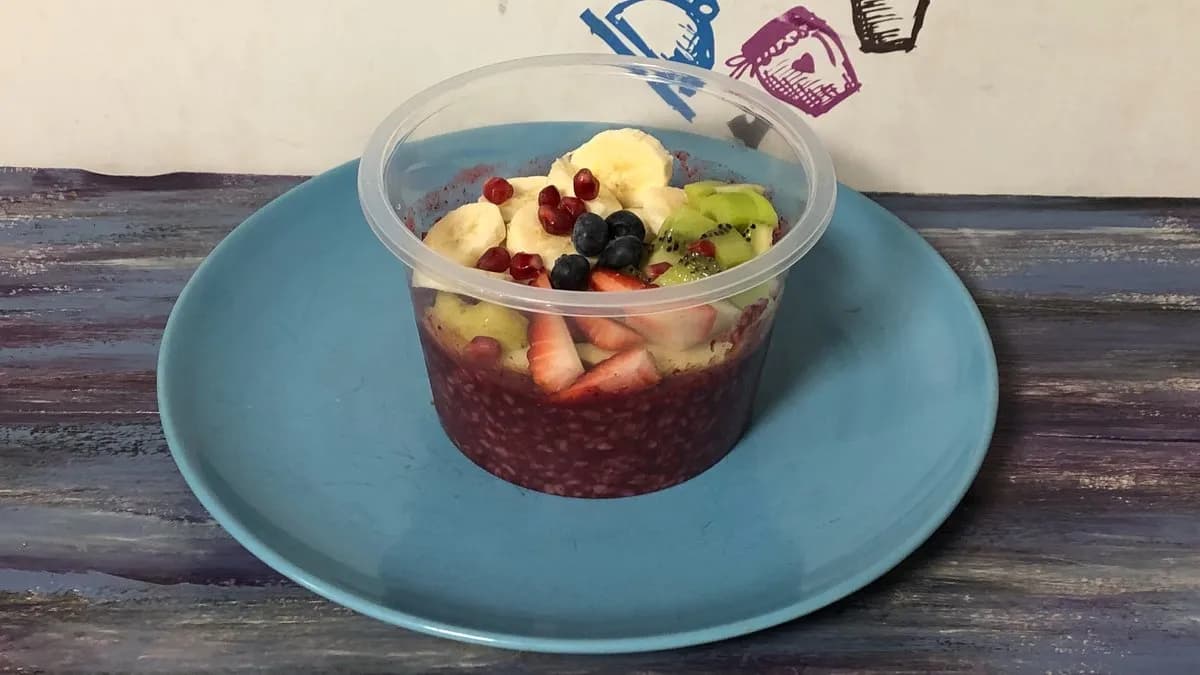 Piros tejberizs friss gyümölcsökkel