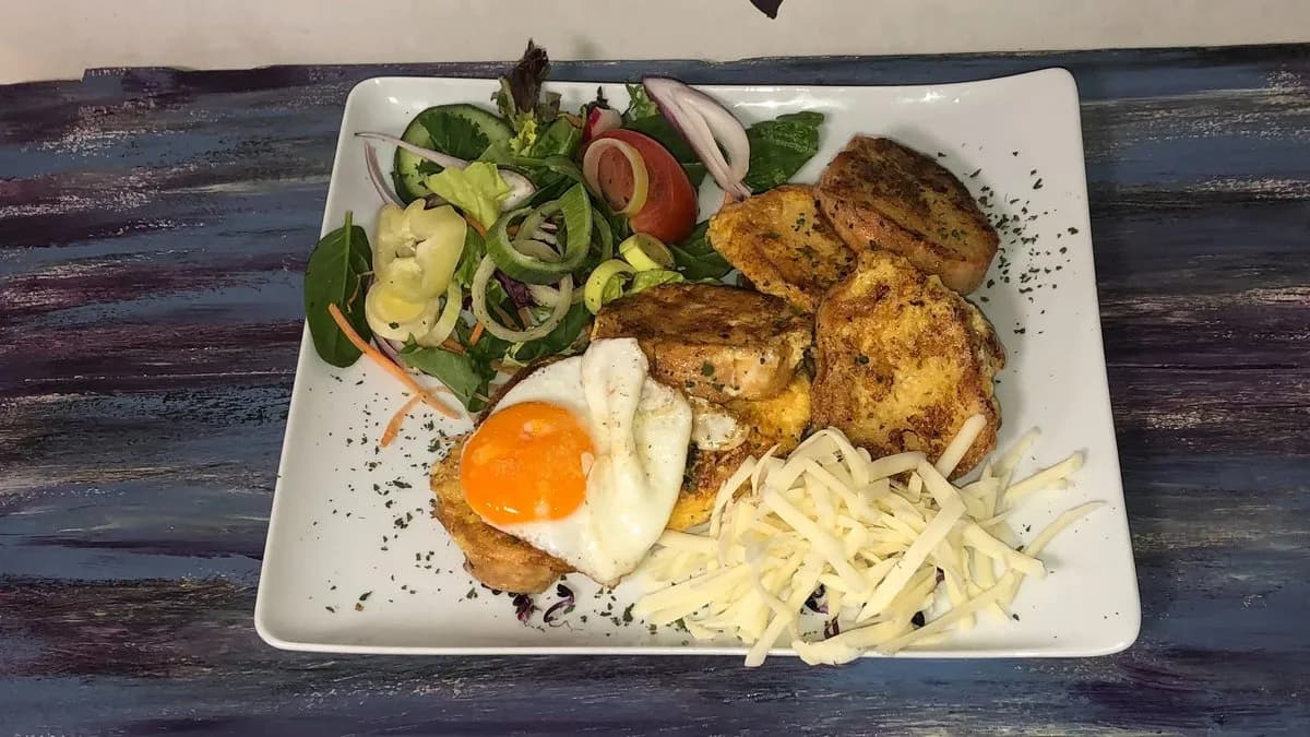 Gluténmentes bundáskenyér laktózmentes sajttal