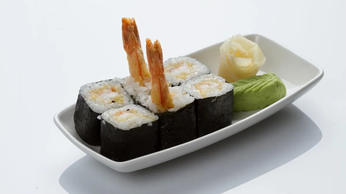 65. Tempurázott tigrisrák tekercs majonézzel és szezámmaggal