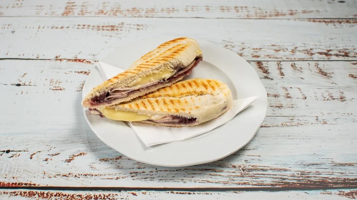 Brie sajtos szendvics