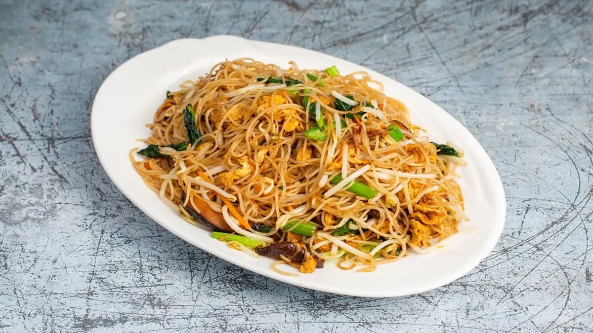 810 Pirított rizstészta 炒粉干