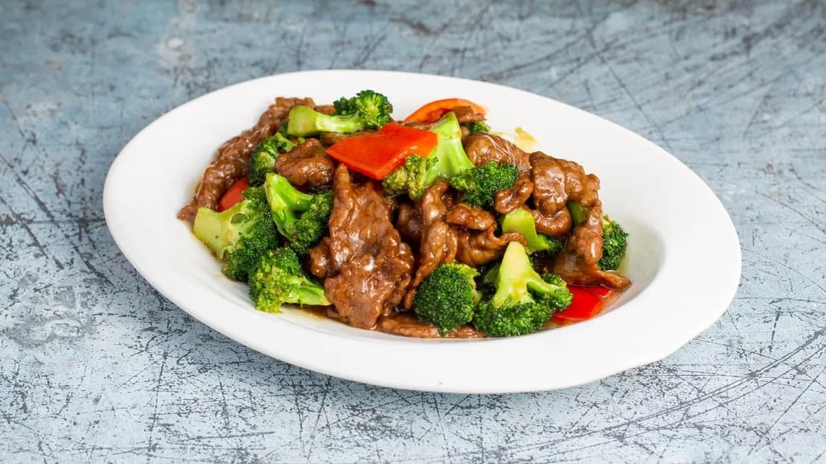 303 Marhahús brokkolival 西兰花牛肉