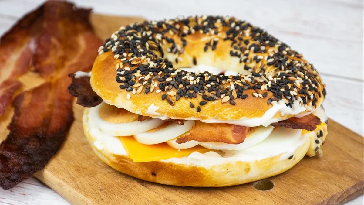 Bacon & egg bagel