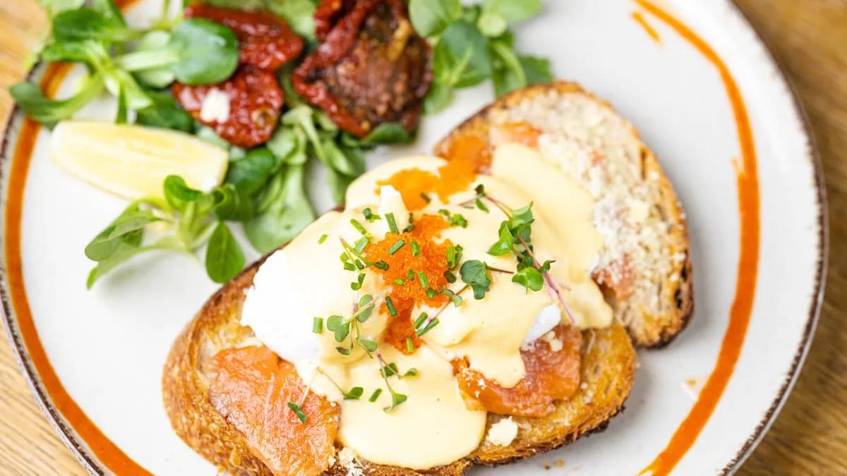 Eggs royale toast