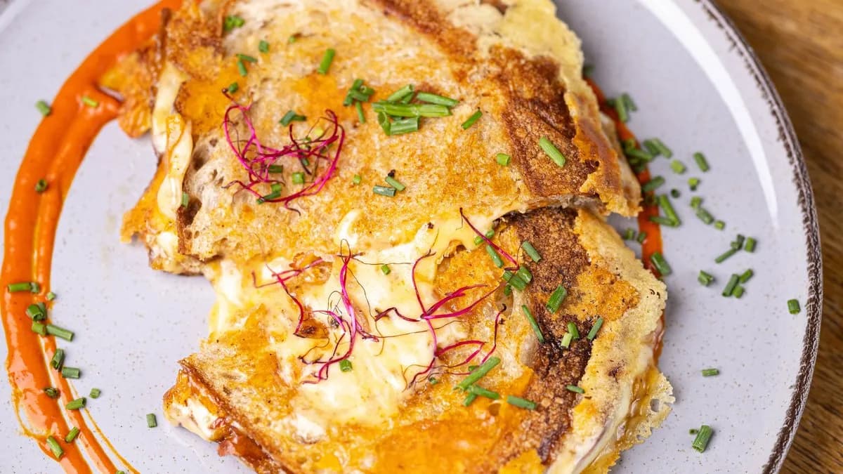 Grilled cheese & bacon sandwich