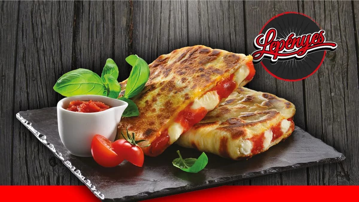 Paradicsomos-mozarellás lepény