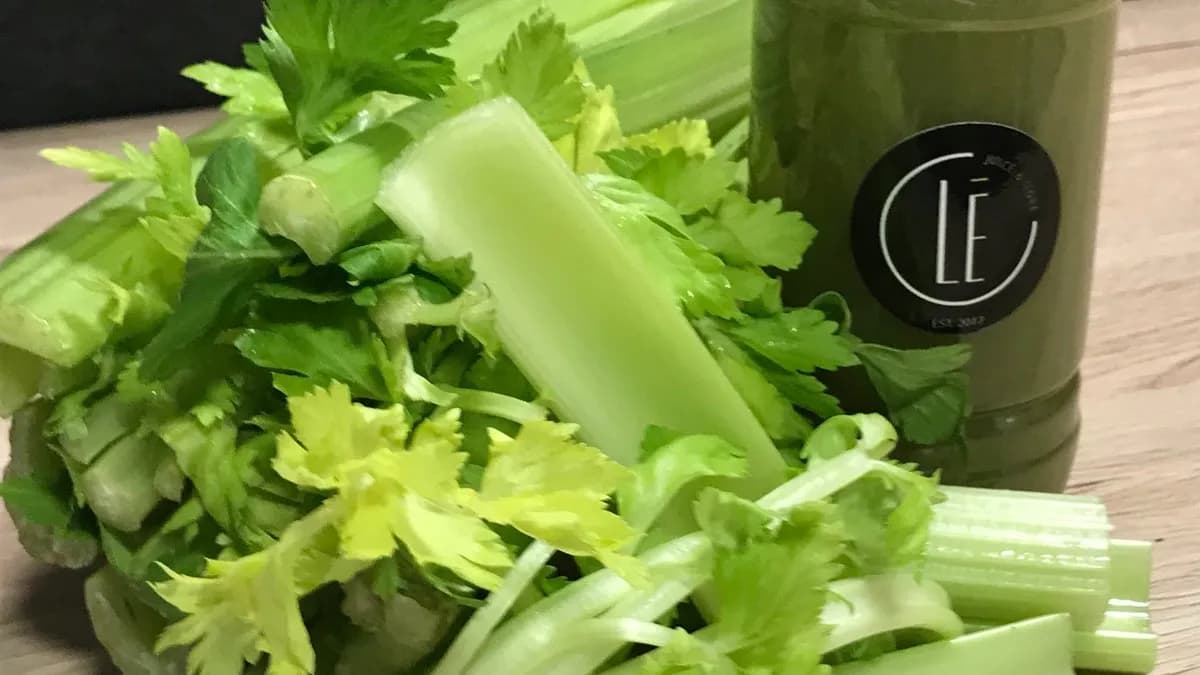 Zeller juice (halványítózeller, vagy más néven szárzeller)