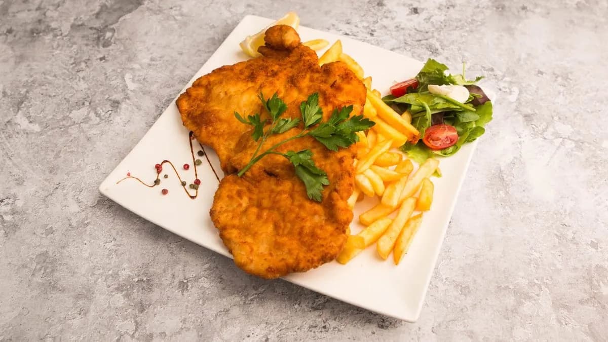 Csirke rántva hasábburgonyával