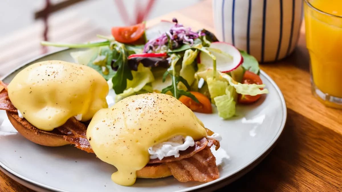 Eggs benedict