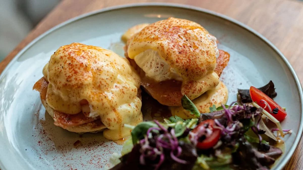 Eggs benedict lazaccal