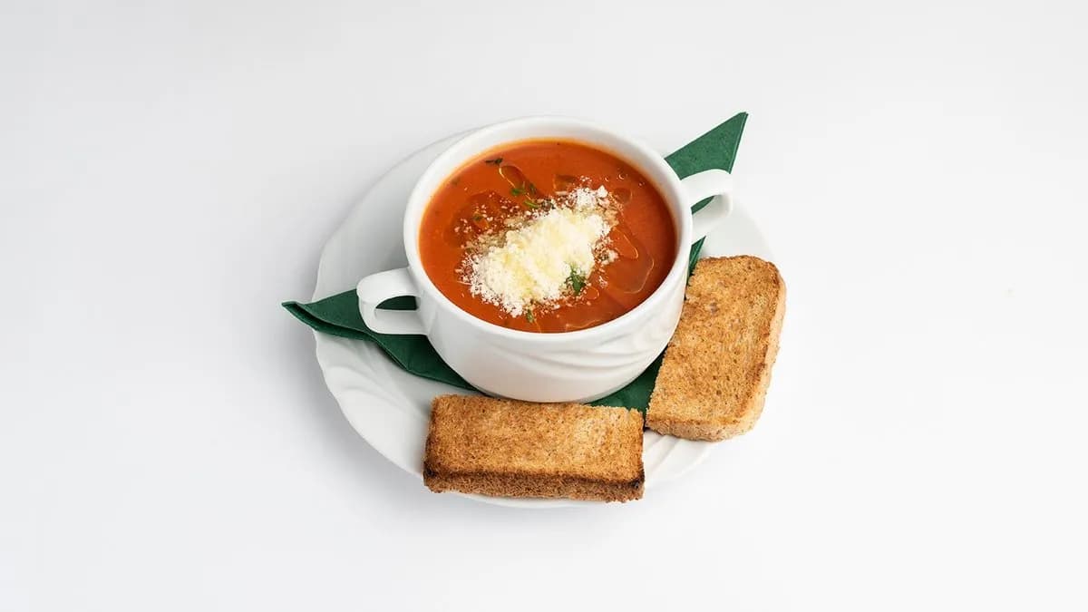 Paradicsomleves fokhagymás pirítóssal, parmezánnal