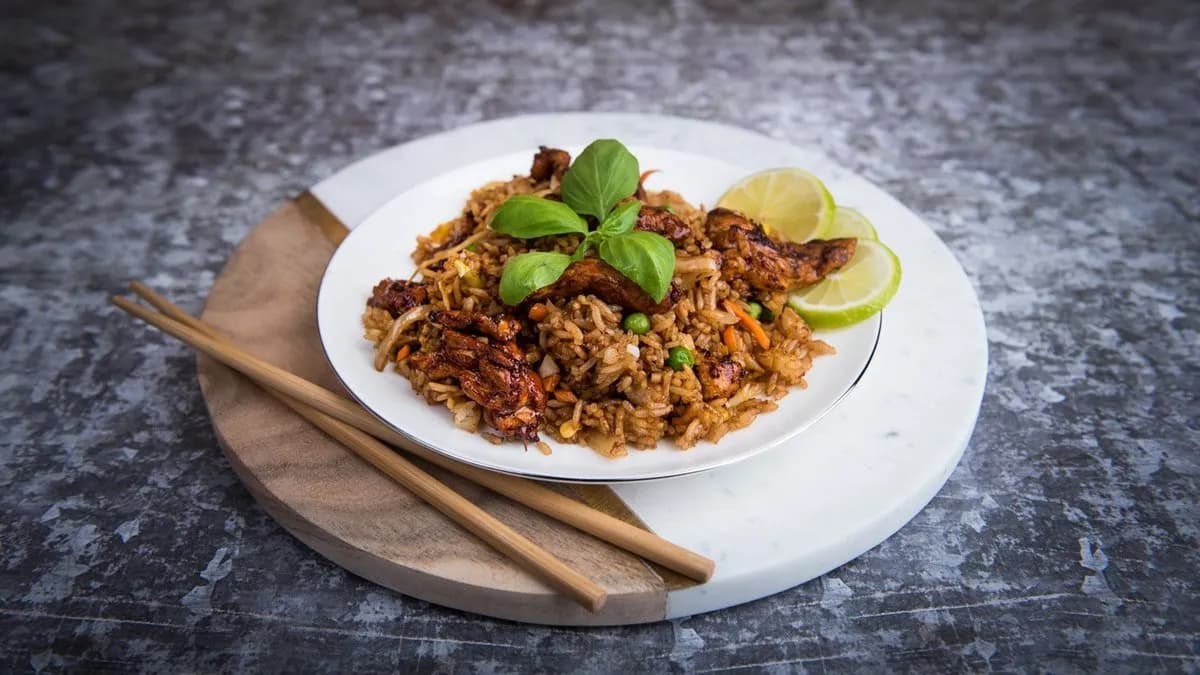 Thai rizs csirkehússal