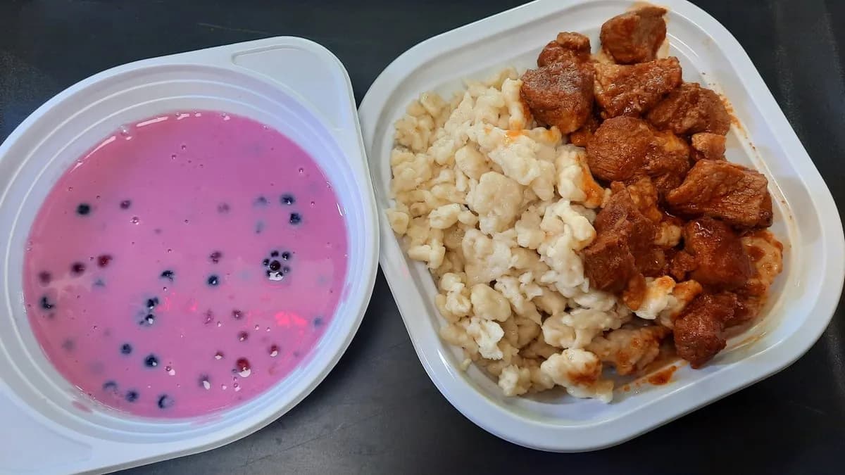 Sertéspörkölt+köret+gyümölcsleves