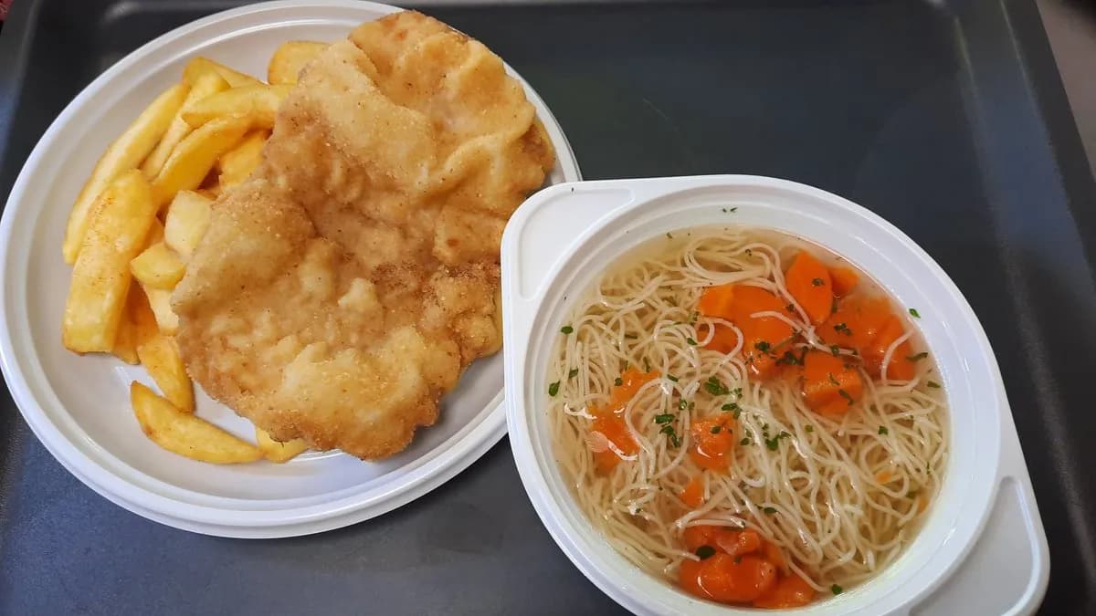 Rántott csirkemell+köret+csontleves